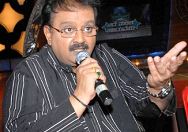 sp balasubramaniam,chiranjeevi,chiru fan,sp balu replay to chiru fan  చిరు ఫ్యాన్‌కి ఎస్పీ బాలు అదిరిపోయే కౌంటర్‌..!